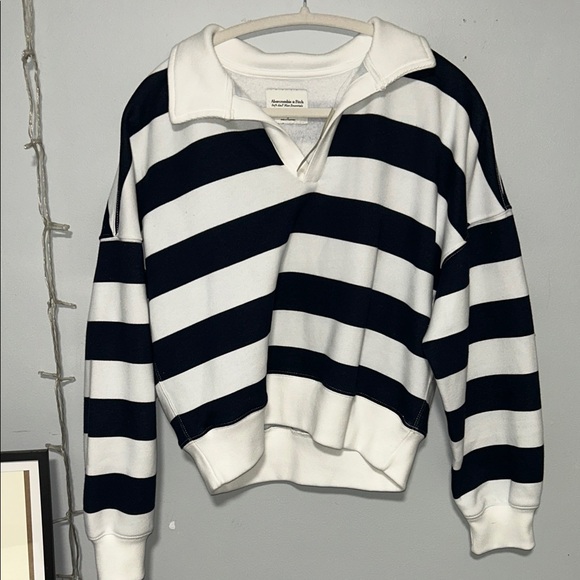 Abercrombie & Fitch Tops - Abercrombie & Fitch Navy and White Striped Cropped Top